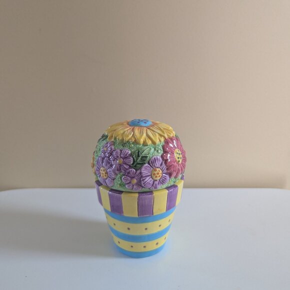 FLOWER POT VINTAGE CERAMIC SALT AND PEPPER SHAKERS - Picture 1 of 3